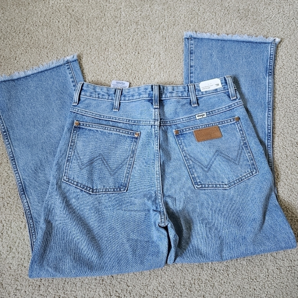 Wrangler WROCK 672 Women's Medium Wash High Rise Flare Jeans 29x27 - Picture 2 of 7